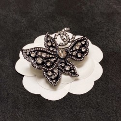 This season's trend item brooch 2023SS CHANEL